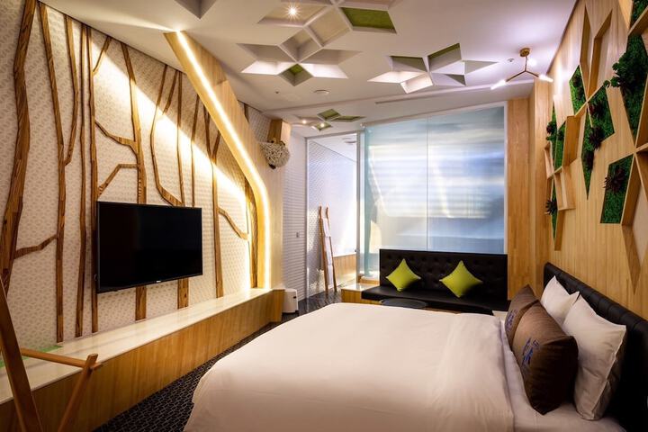 Room 27 of 67