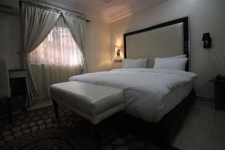 Room 5 of 14
