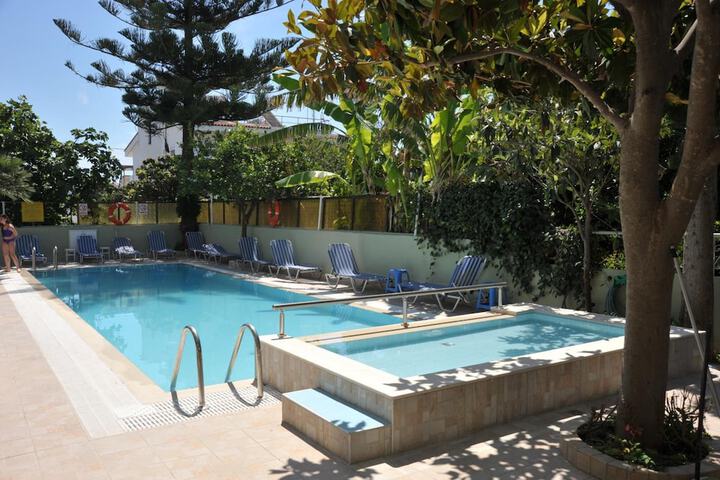 Pool 20 of 43
