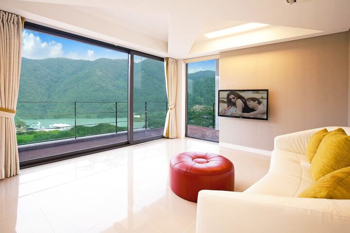 Room 12 of 34