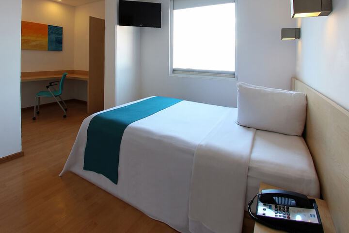 Room 6 of 42
