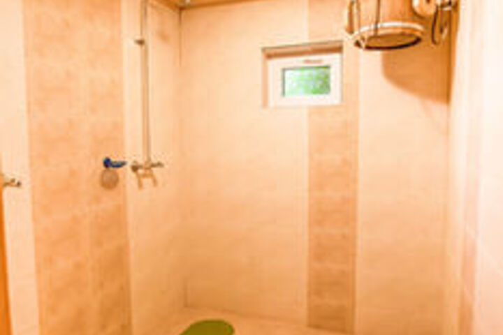 Room 5 of 28