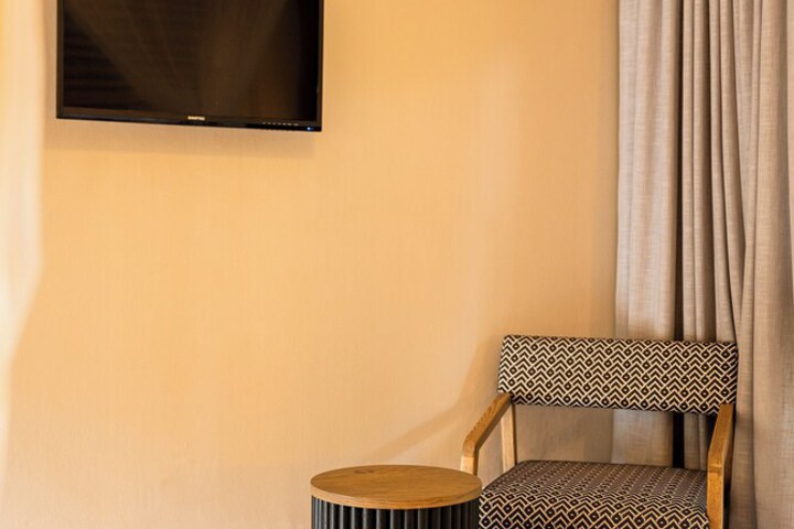 Room 21 of 220