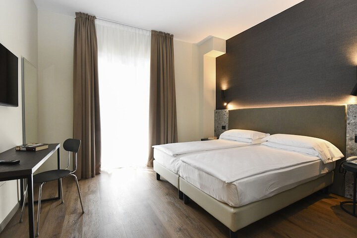 Room 20 of 102