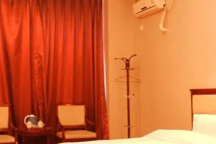 Room 5 of 10