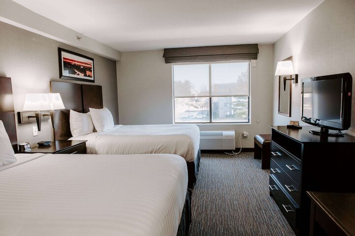2 Double Beds (3 of 8)
