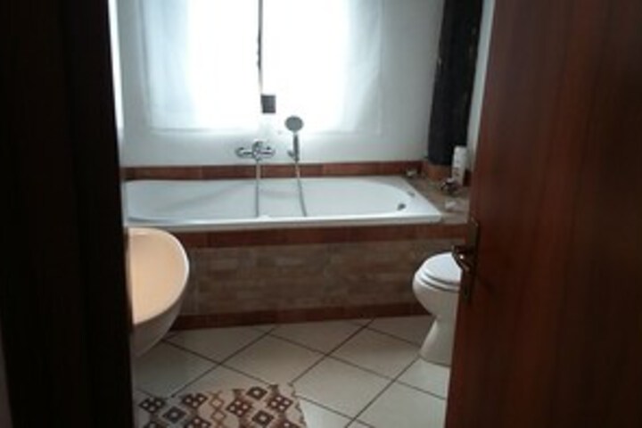 Room 2 of 17