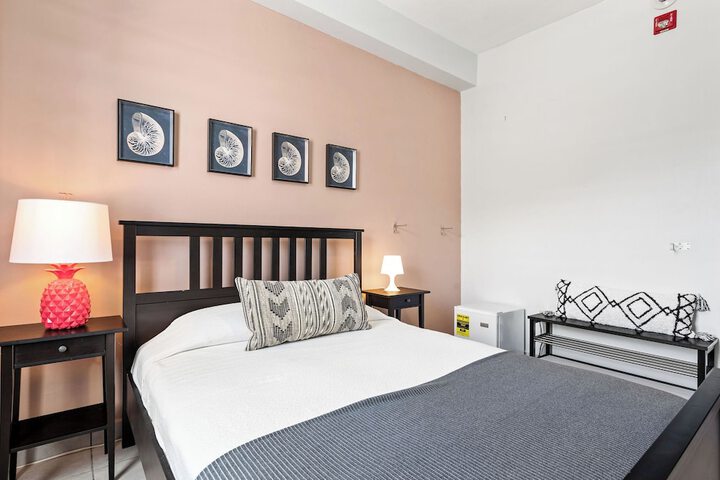 Room 10 of 68