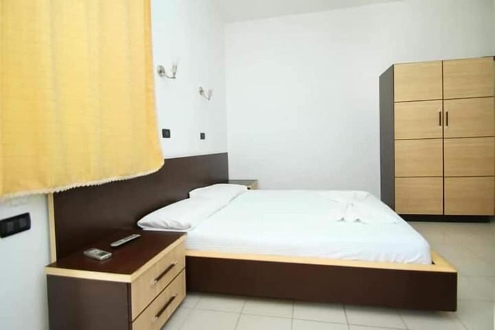 Room 8 of 14