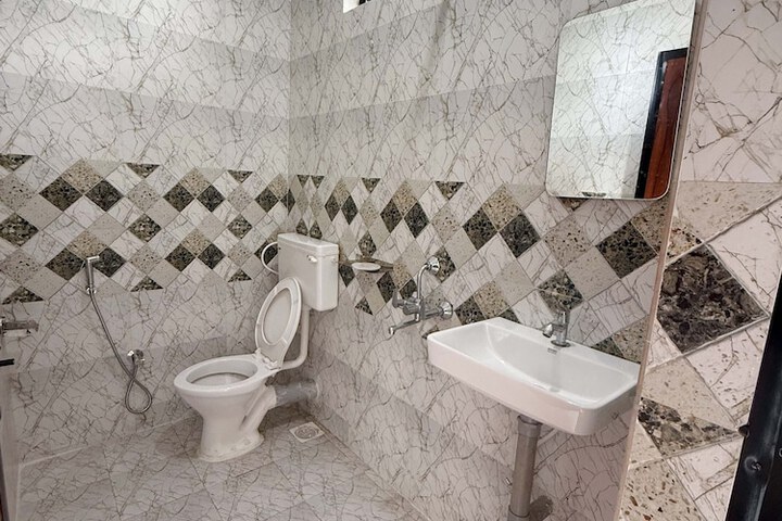 Room 12 of 25