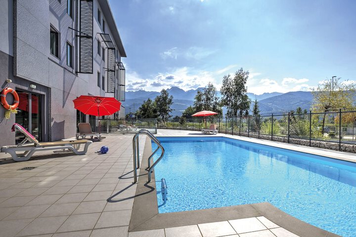 Pools & Facilities
