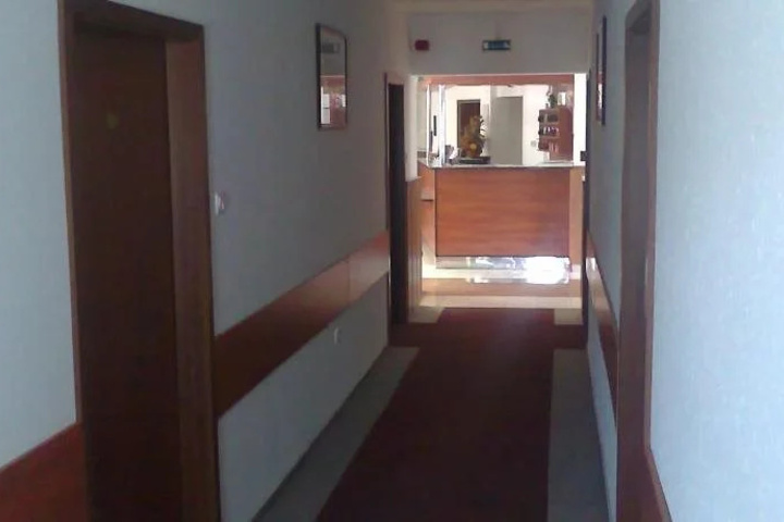 Room 10 of 21