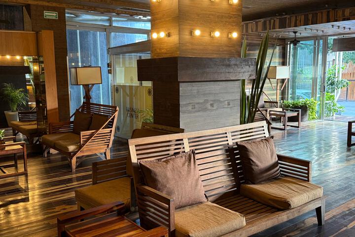Entrance & Lobby