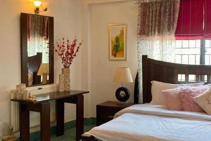 Room 15 of 19