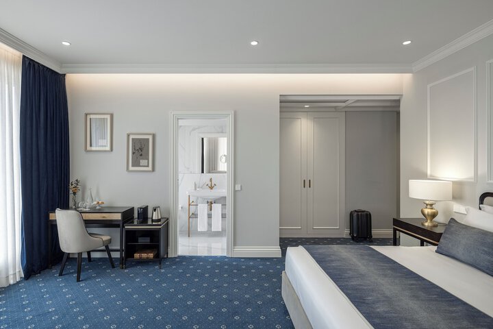 Room 10 of 64