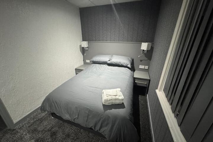 Room 6 of 14