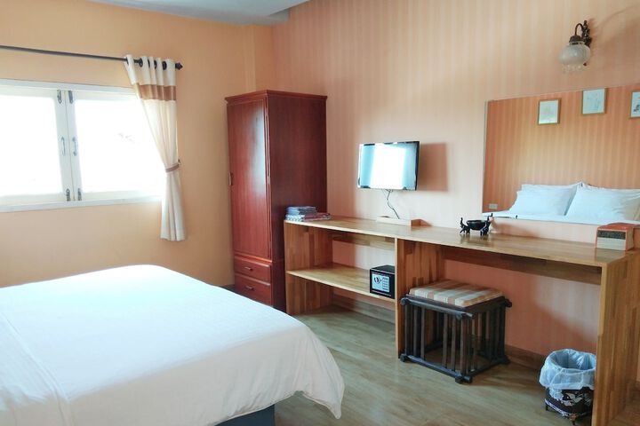 Room 10 of 36