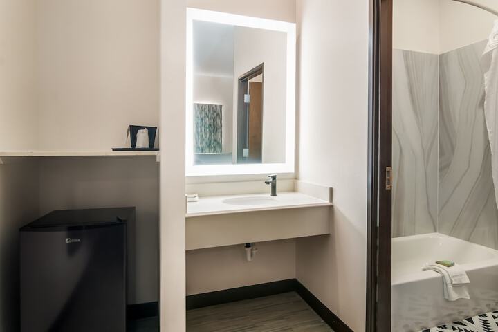 Room 8 of 11