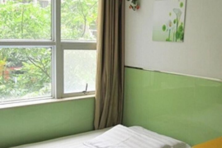Room 7 of 10