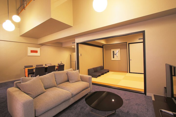 Room 12 of 82