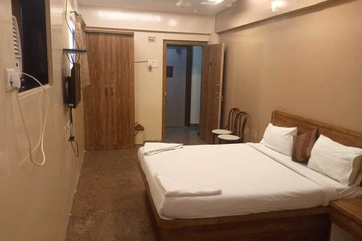 Room 8 of 53