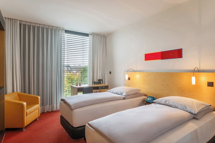 Room 4 of 36