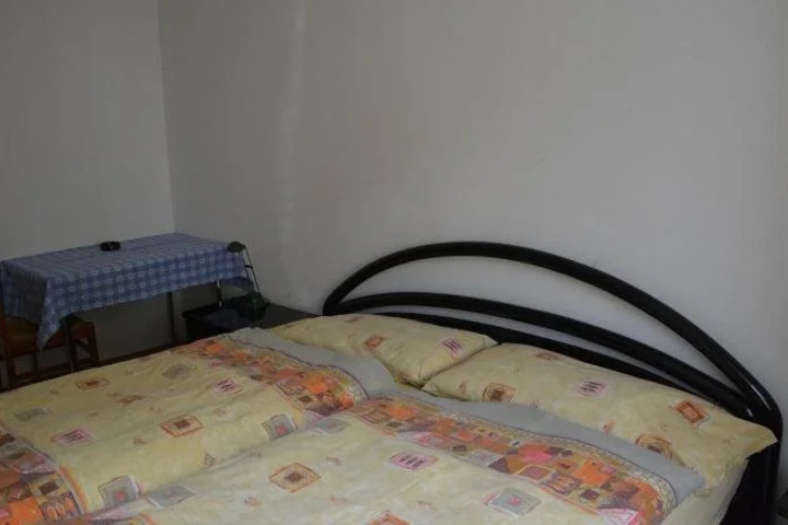 Room 5 of 19