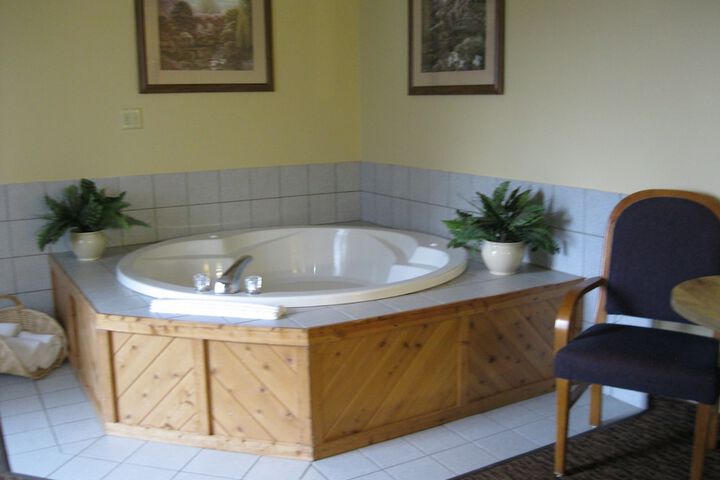 Jetted tub