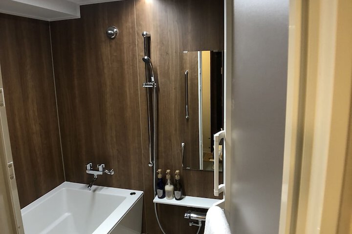 Room 15 of 40