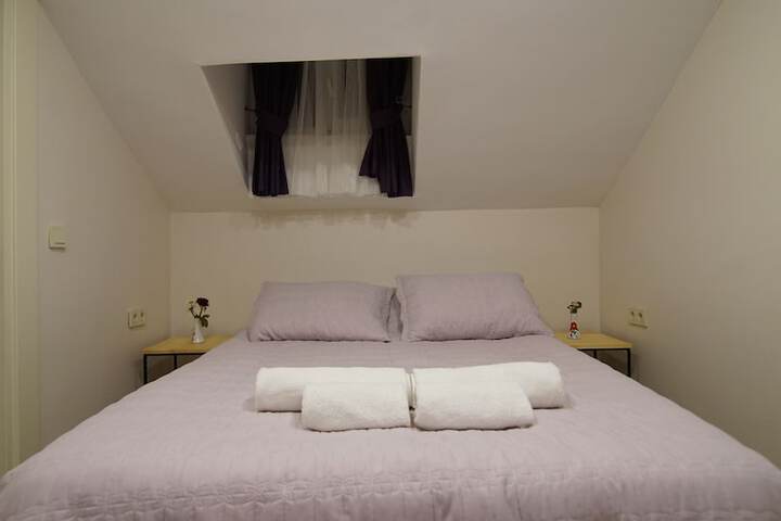 Room 5 of 99