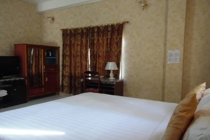 Room 8 of 37