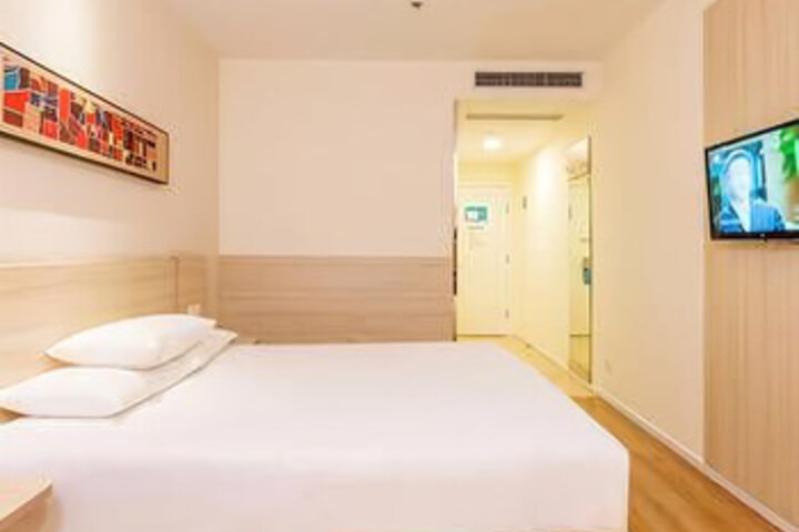 Room 3 of 6