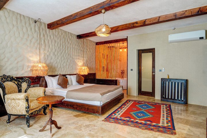 Room 14 of 100