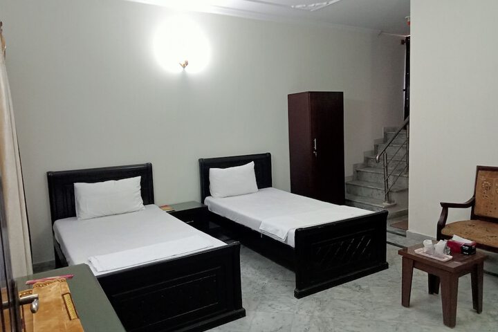 Room 9 of 14