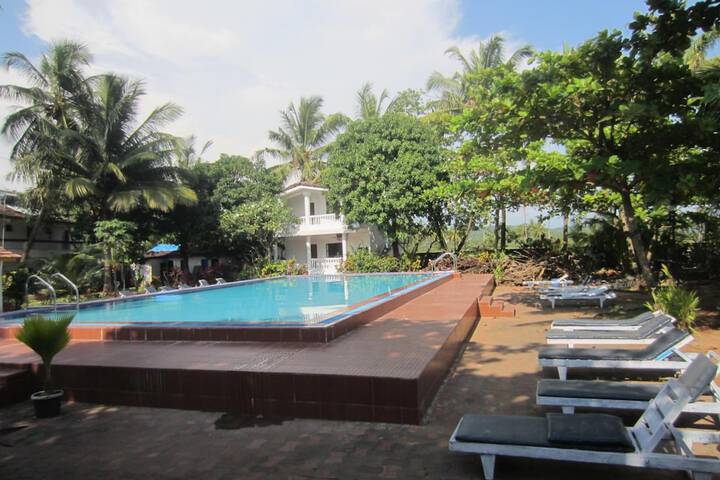 Pools & Facilities