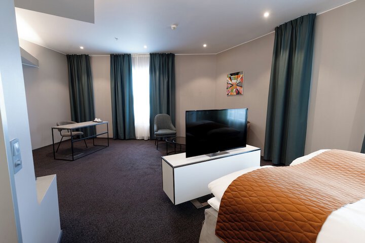 Room 14 of 94