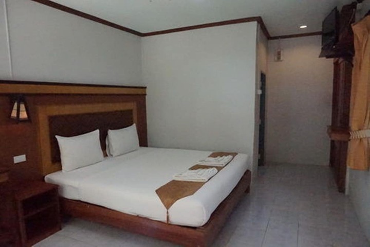 Room 16 of 80