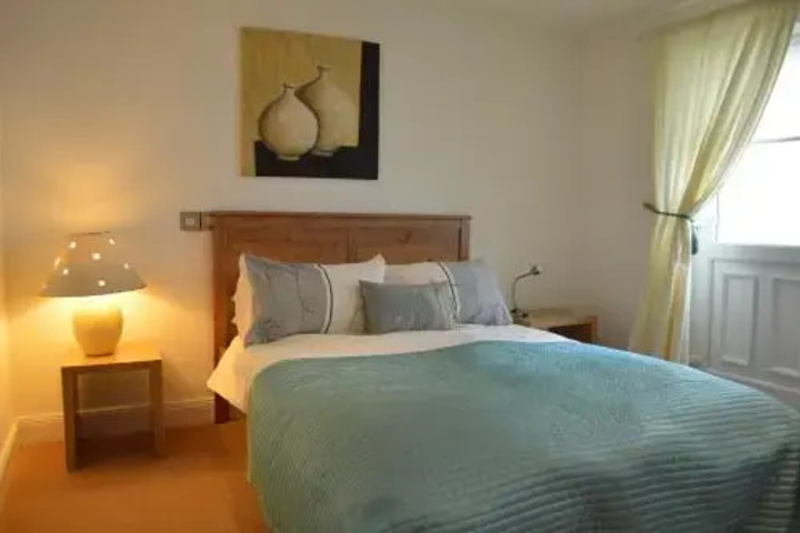 Room 6 of 11