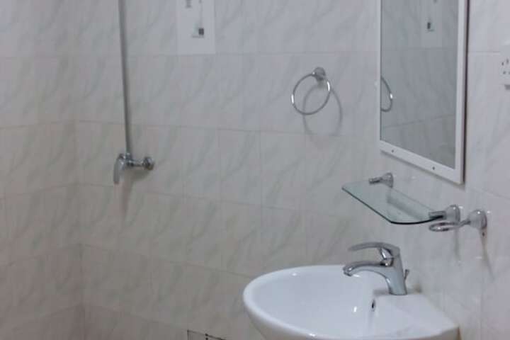 Room 16 of 28