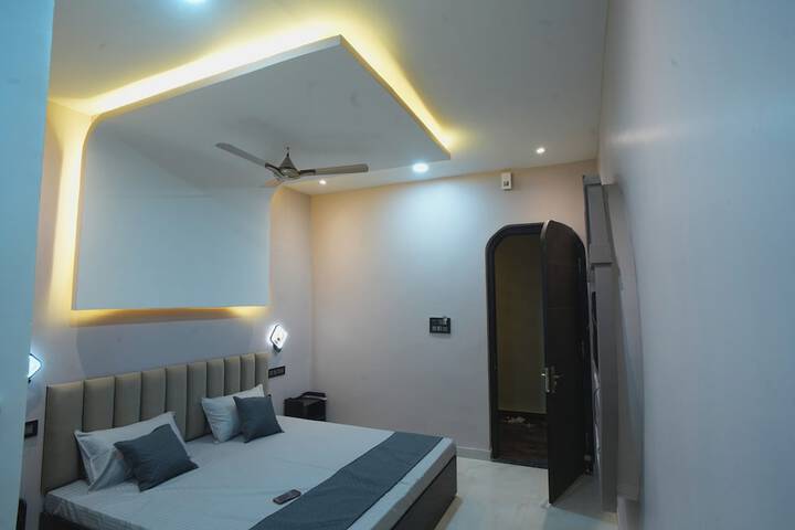 Room 3 of 27