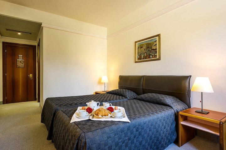 Room 28 of 61