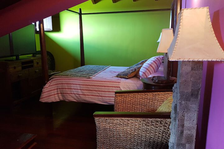 Room 13 of 36