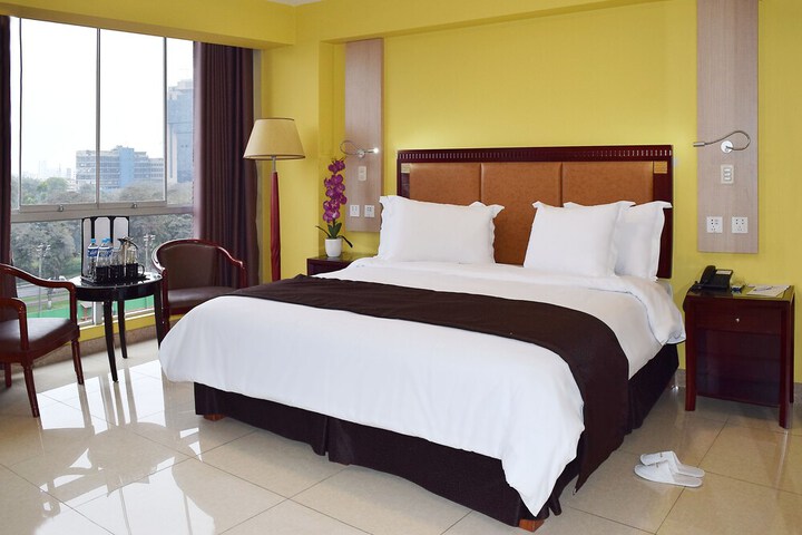 Room 38 of 62