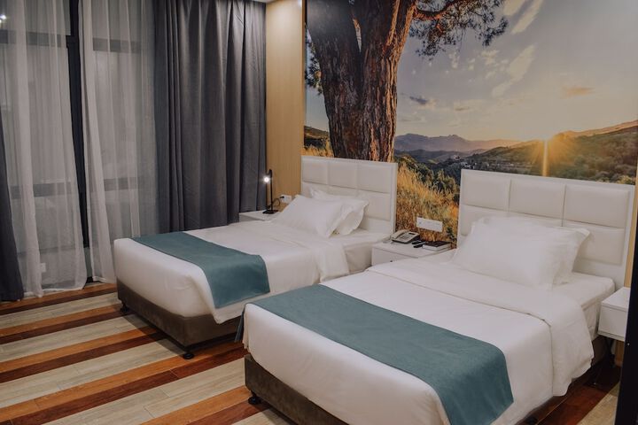 Room 3 of 28