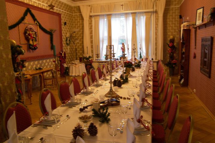 Dining 11 of 22