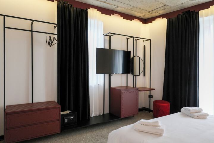 Room 17 of 40