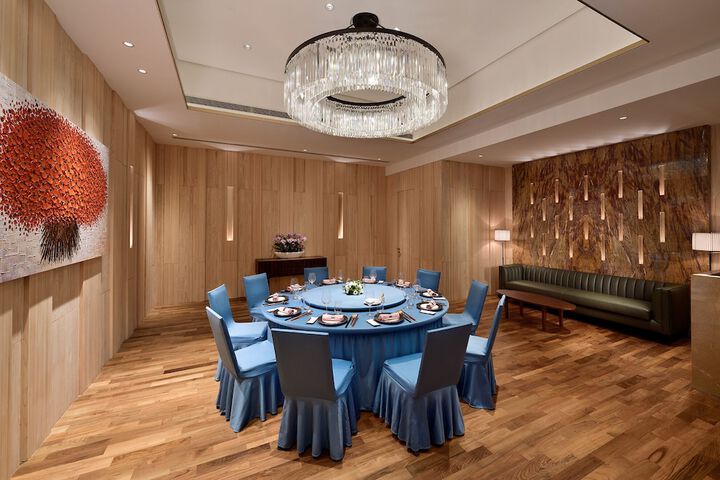 Ballroom/Hall 73 of 82