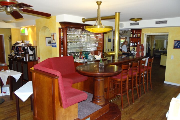 Lounge 47 of 67