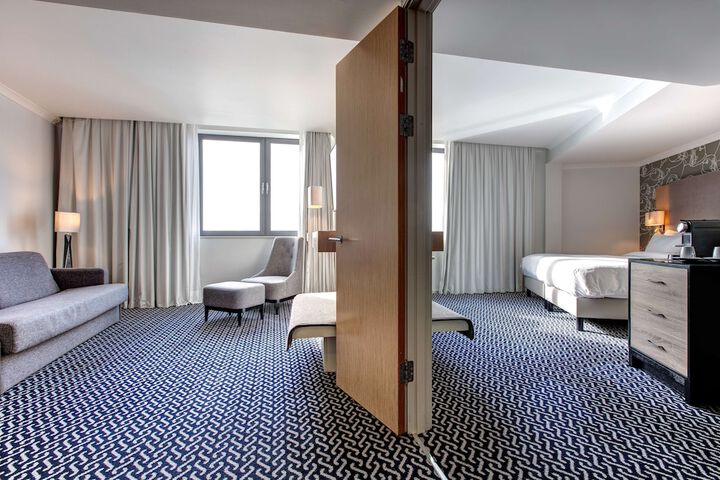 Room 52 of 118
