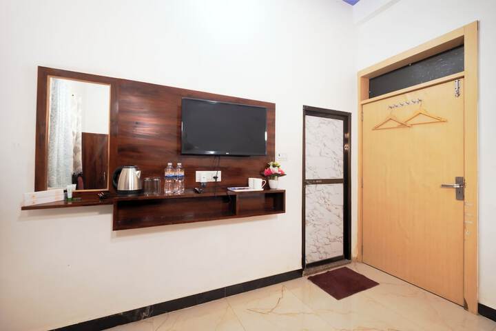 Room 8 of 30